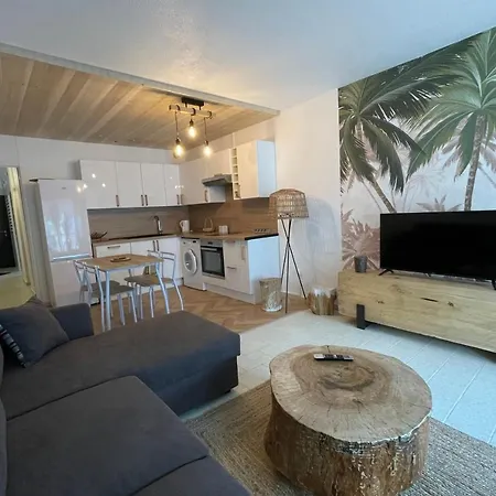 Apartment La Mediterranee Au Coeur Du Village 50 M De La Le Grau-du-Roi