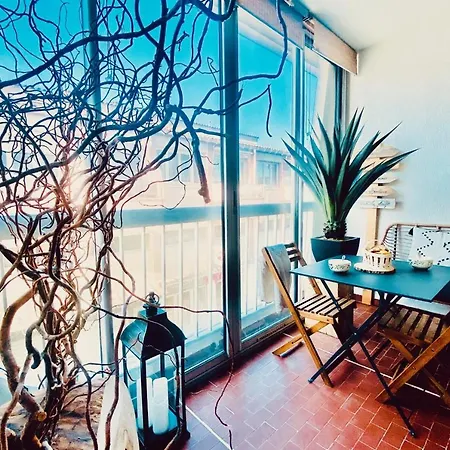 La Mediterranee Au Coeur Du Village 50 M De La Apartment Le Grau-du-Roi